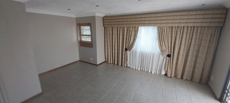 4 Bedroom Property for Sale in Beacon Bay Eastern Cape